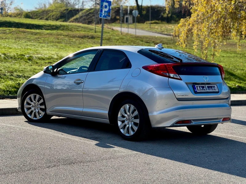 Honda Civic 1.8i-VTec / Автоматик / Швейцария, снимка 6 - Автомобили и джипове - 52410268