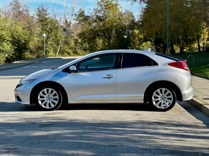 Honda Civic 1.8i-VTec / Автоматик / Швейцария, снимка 4 - Автомобили и джипове - 52410268