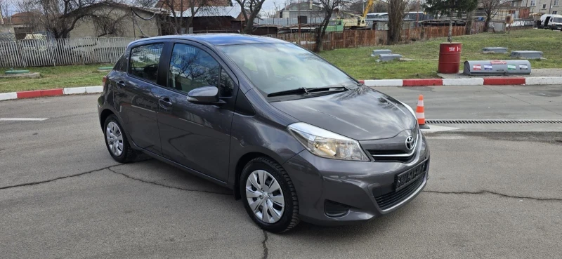 Toyota Yaris уникат-навигация-камера-4 цилиндъра -6 скорости-, снимка 7 - Автомобили и джипове - 53098350