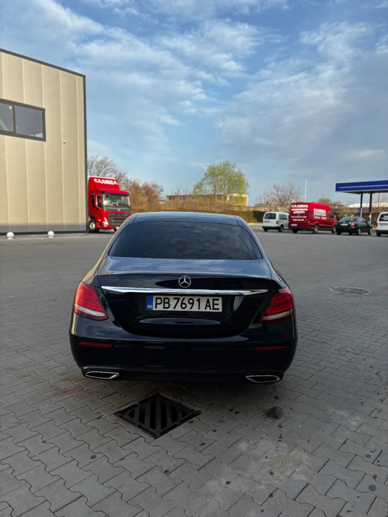 Mercedes-Benz E 220, снимка 4 - Автомобили и джипове - 53487522