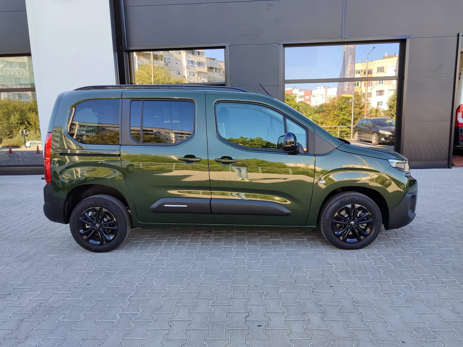 Citroen Berlingo BERLINGO MCA MPV M Feel 1.5 BlueHDI 130 EAT8 S - изображение 5