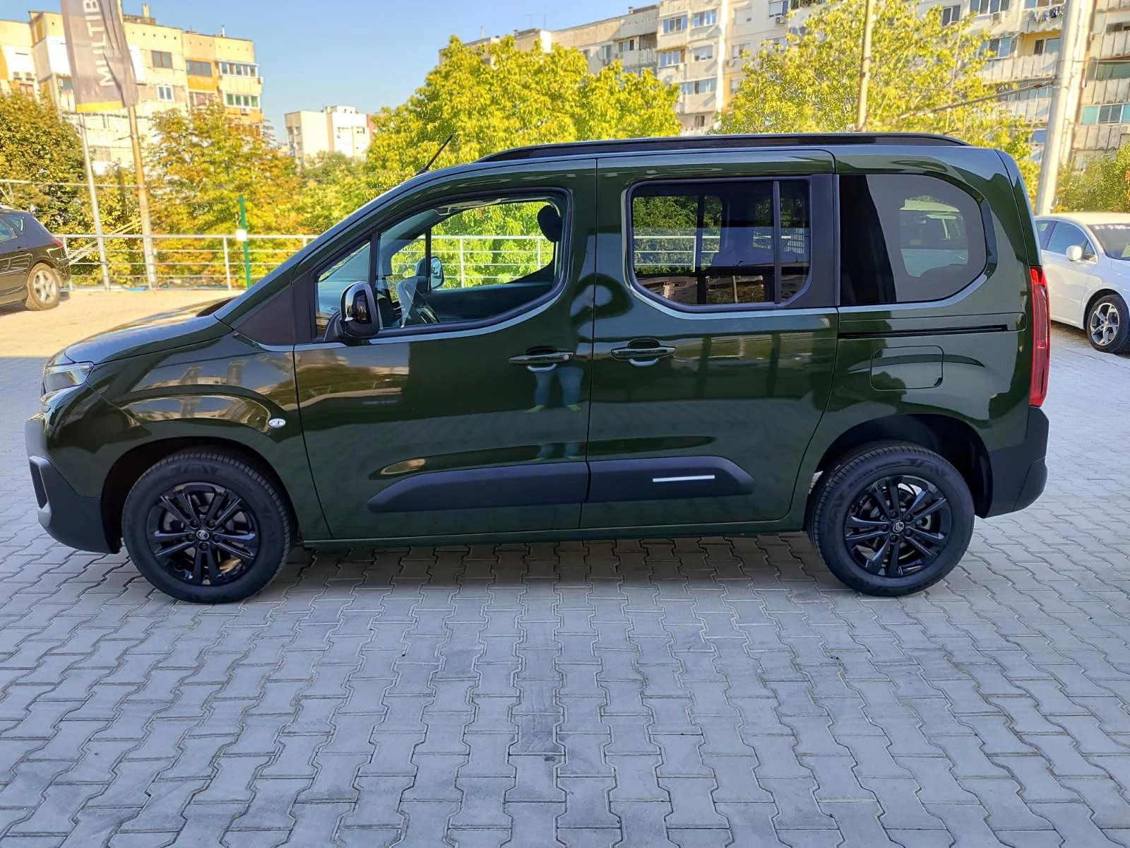 Citroen Berlingo BERLINGO MCA MPV M Feel 1.5 BlueHDI 130 EAT8 S - изображение 4