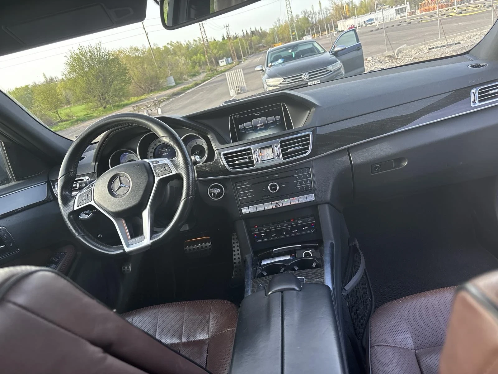 Mercedes-Benz E 350 4MATIC/PANO/PODGREV/OBDUHVANE/DISTRONIC - изображение 5