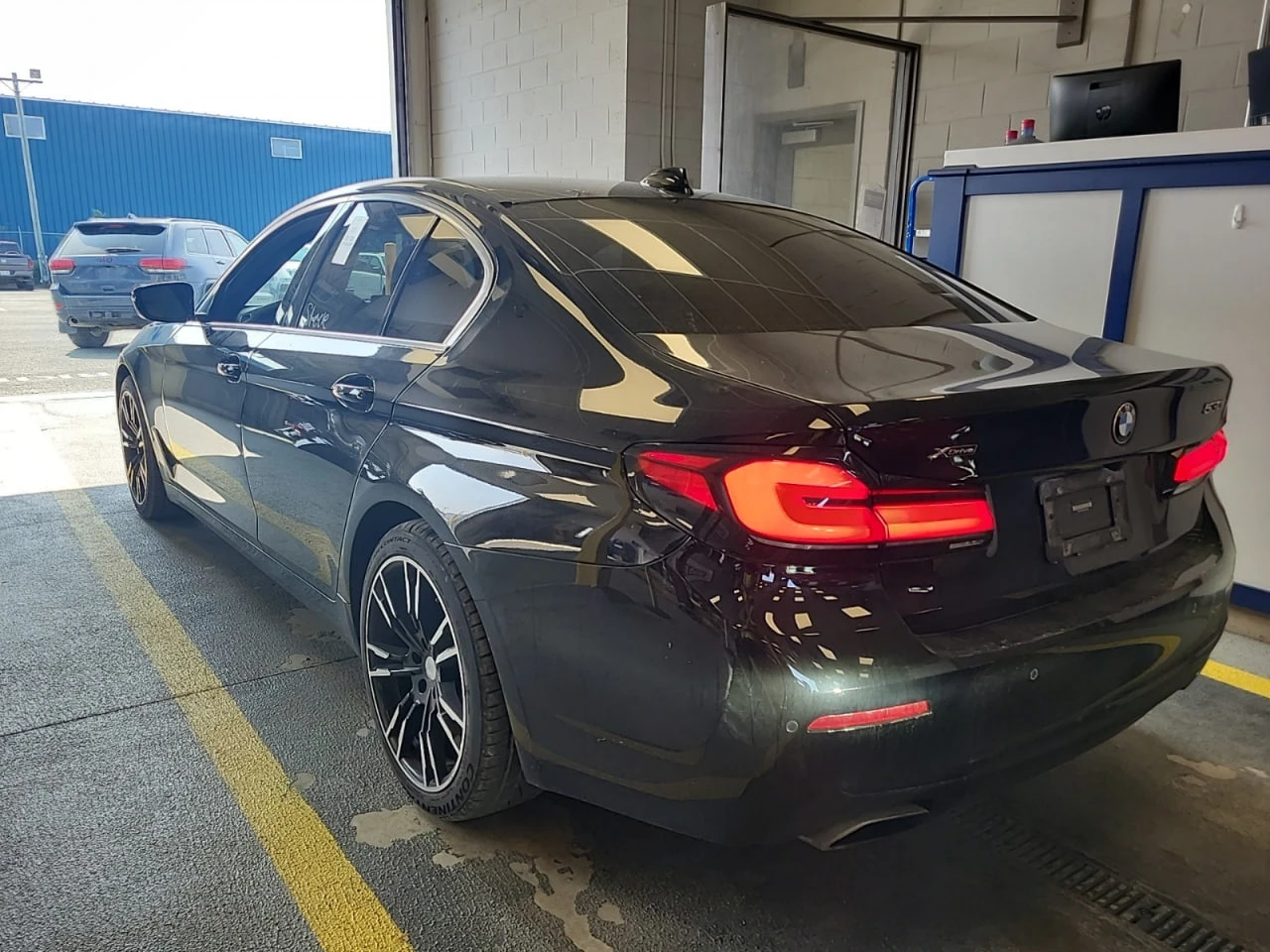 BMW 530 AWD * CARFAX * АвтоКредит * Цена до България*  - изображение 4