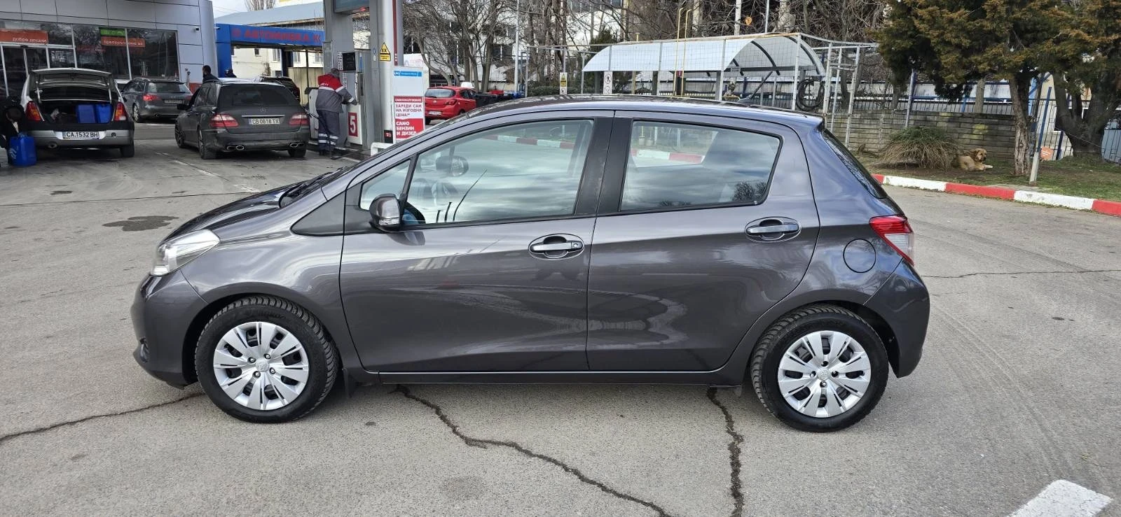 Toyota Yaris уникат-навигация-камера-4 цилиндъра -6 скорости- - изображение 2