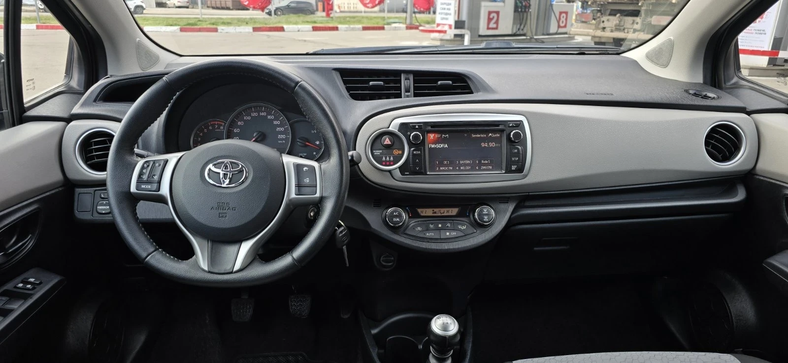 Toyota Yaris уникат-навигация-камера-4 цилиндъра -6 скорости- - изображение 10