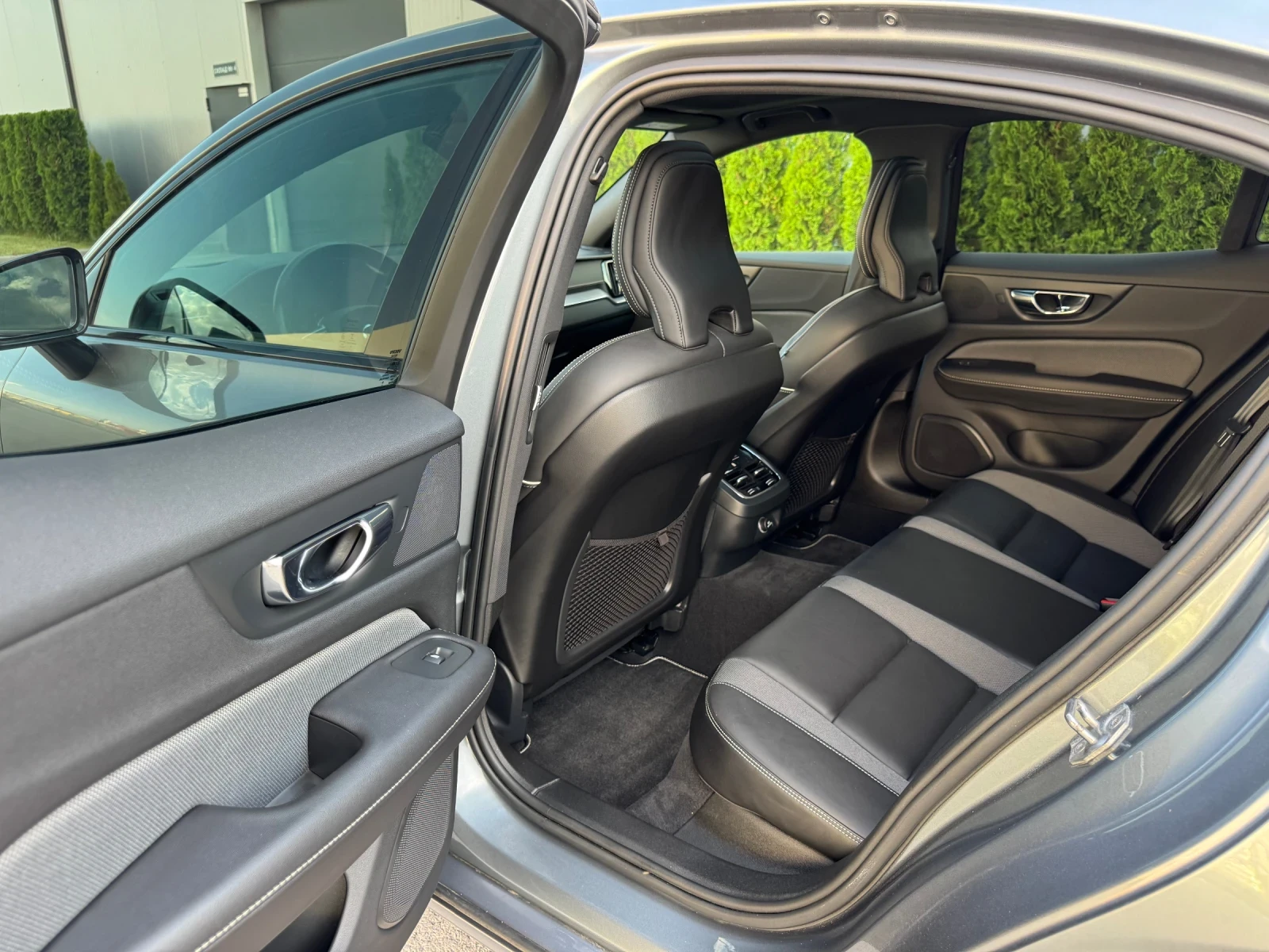 Volvo S60 2.0 T5/R-Design/Full/ШВЕЙЦАРИЯ!!!, снимка 13 - Автомобили и джипове - 53927383