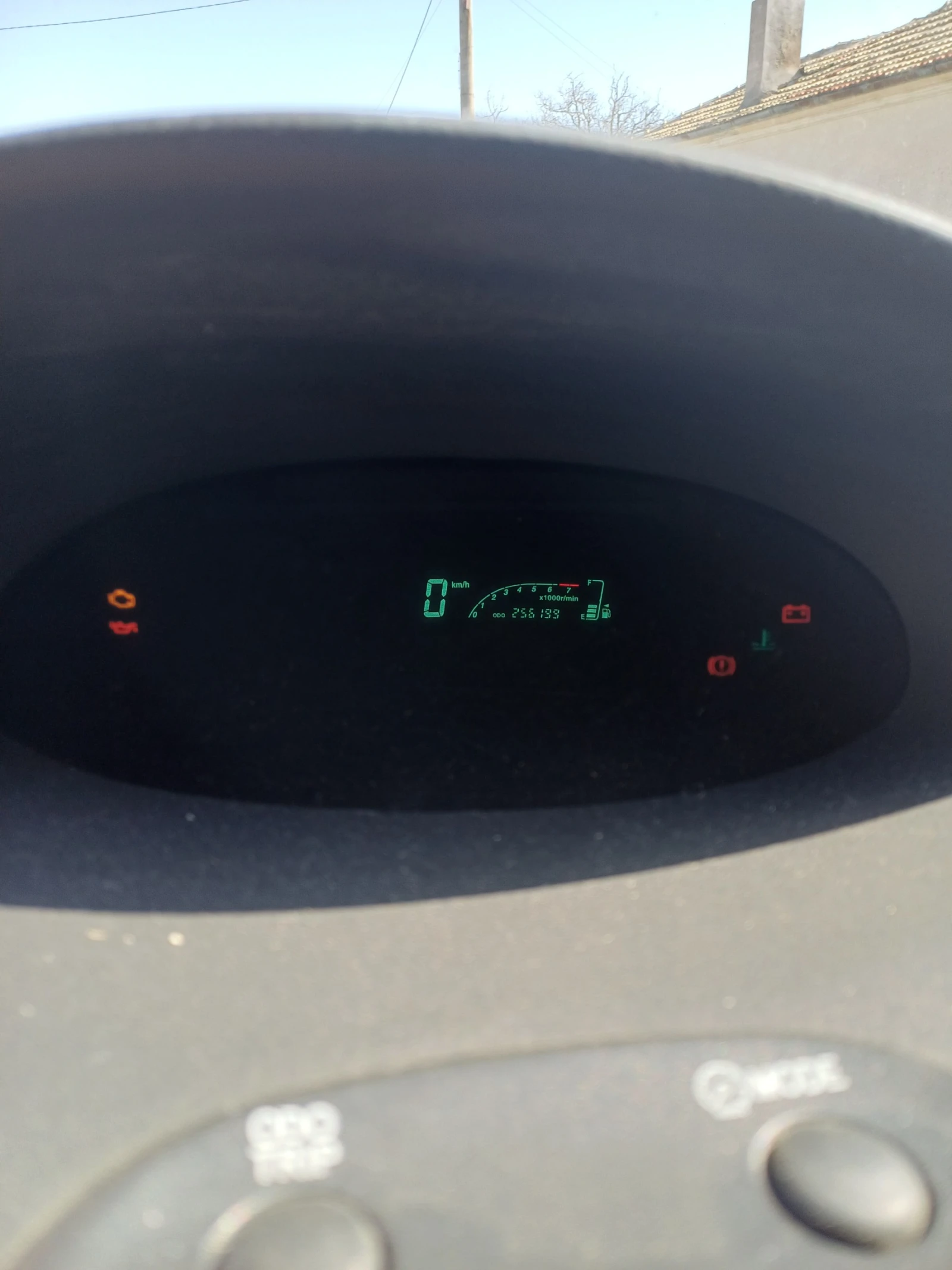 Toyota Yaris verso, снимка 8 - Автомобили и джипове - 53944362