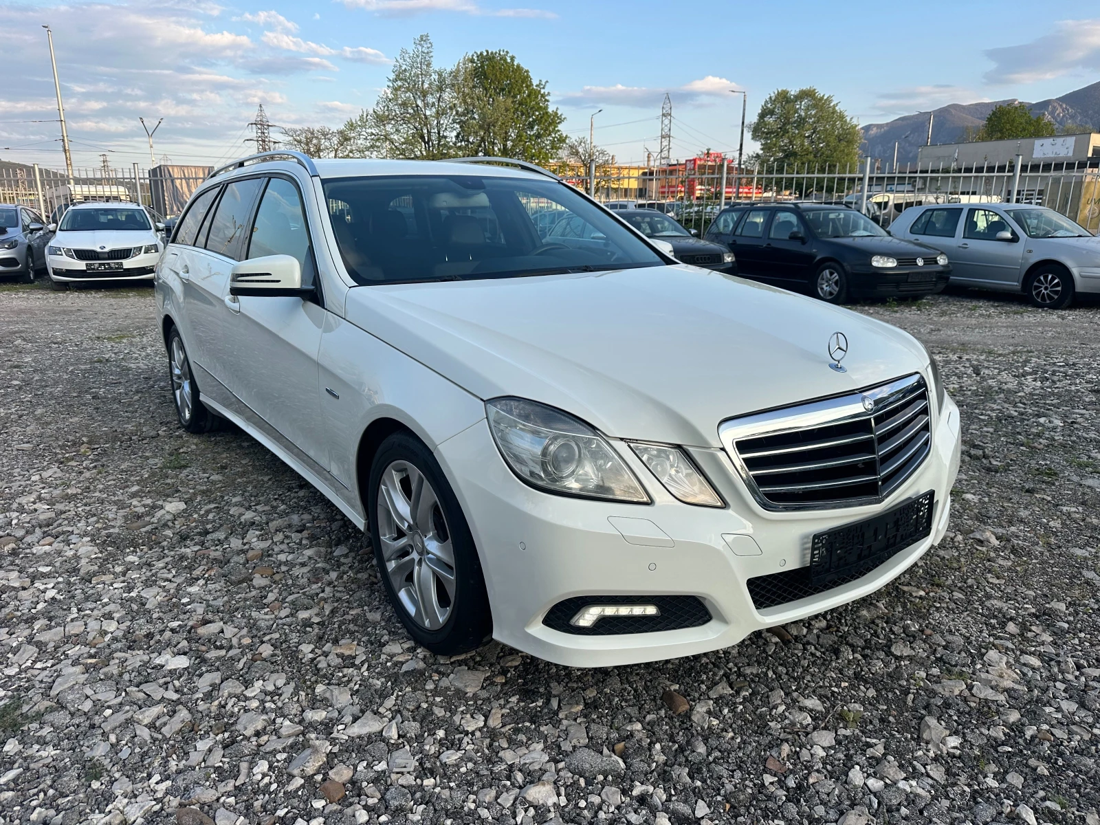 Mercedes-Benz E 250 2.5TDI 204kc AVANGARDE, снимка 1 - Автомобили и джипове - 54235479