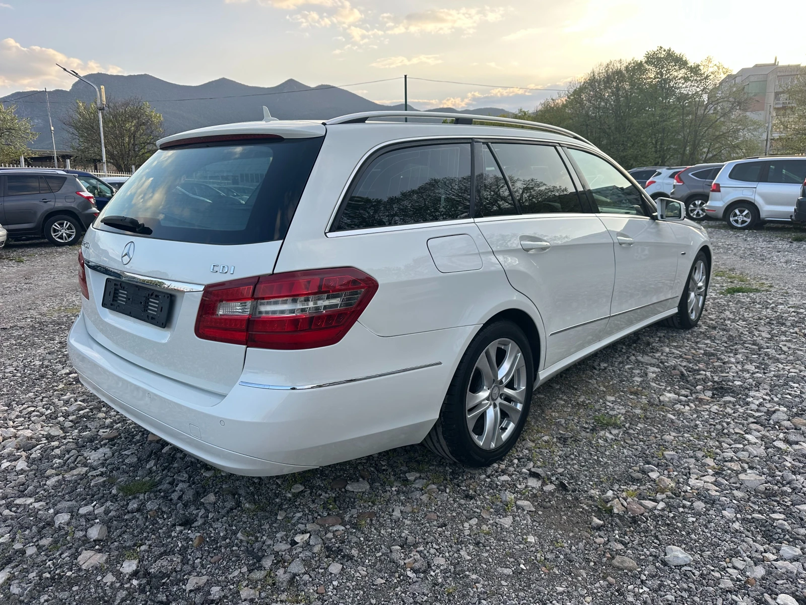 Mercedes-Benz E 250 2.5TDI 204kc AVANGARDE, снимка 3 - Автомобили и джипове - 54235479