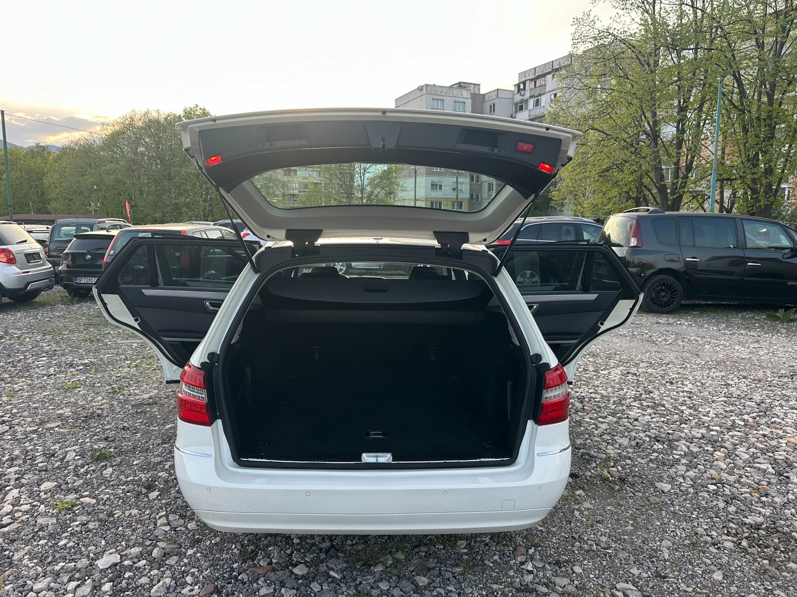 Mercedes-Benz E 250 2.5TDI 204kc AVANGARDE, снимка 16 - Автомобили и джипове - 54235479