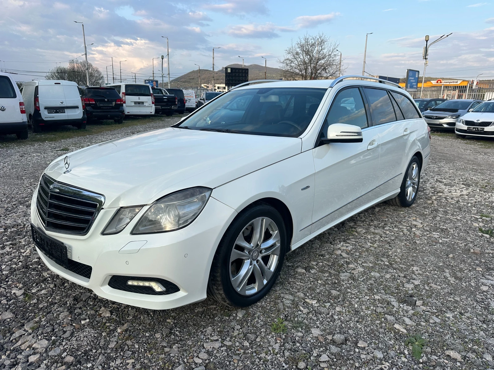 Mercedes-Benz E 250 2.5TDI 204kc AVANGARDE, снимка 7 - Автомобили и джипове - 54235479