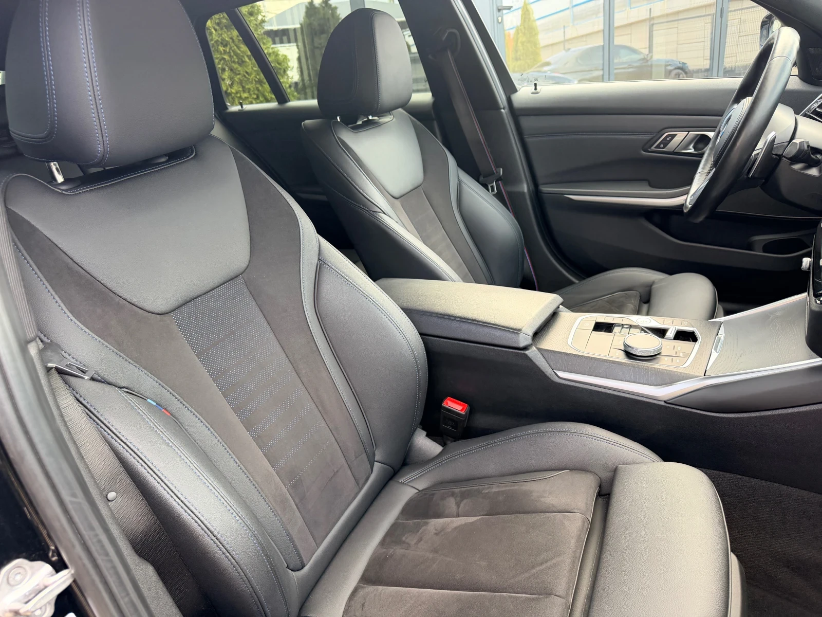 BMW 320 d Touring Facelift M-Sport Pro ACC HUD Keyless H/K, снимка 12 - Автомобили и джипове - 54589499