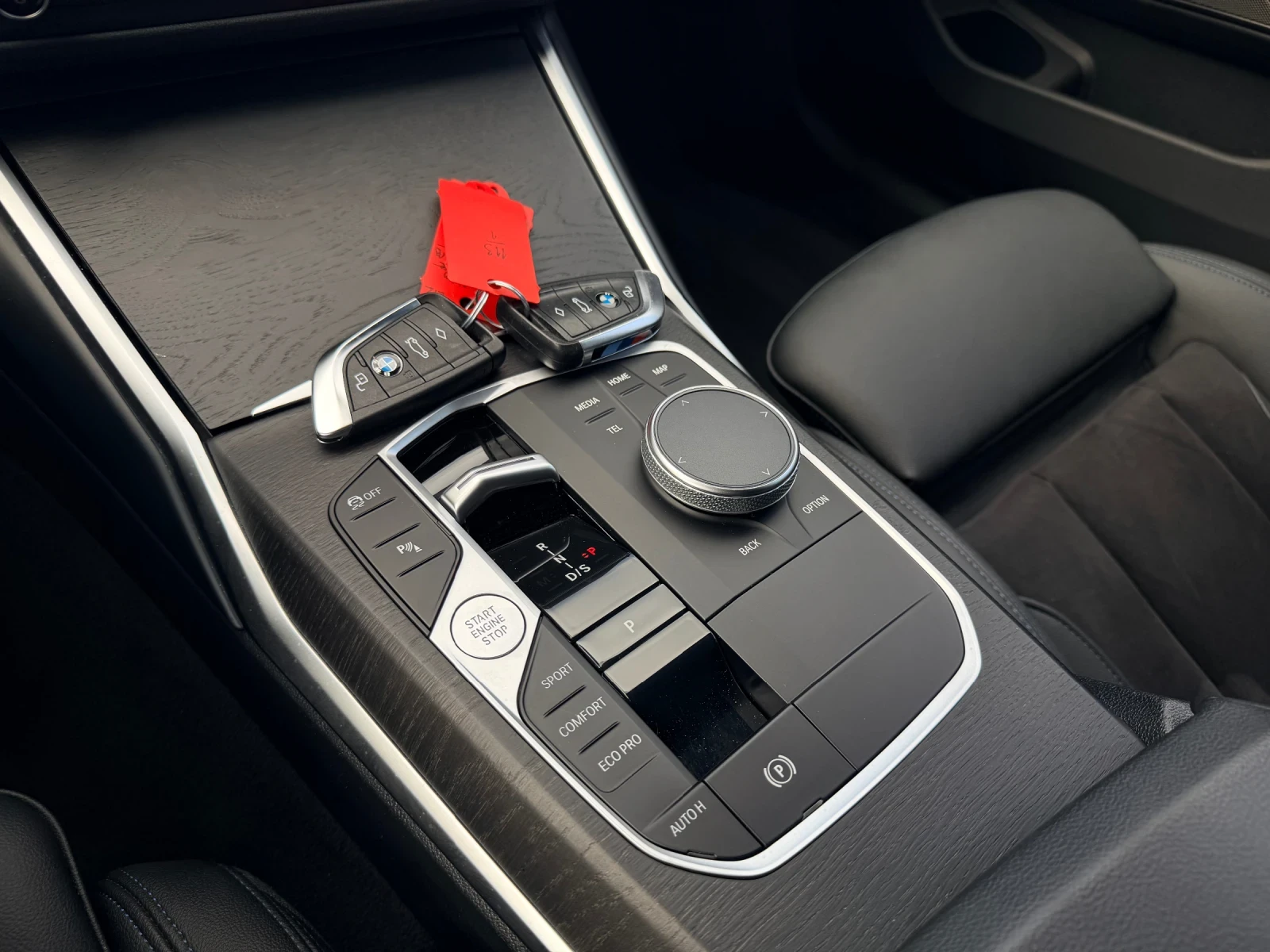 BMW 320 d Touring Facelift M-Sport Pro ACC HUD Keyless H/K, снимка 11 - Автомобили и джипове - 54589499