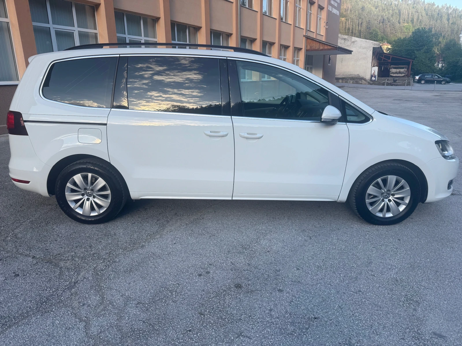 VW Sharan 2.0 TDI 150кс Facelift, снимка 2 - Автомобили и джипове - 54930694