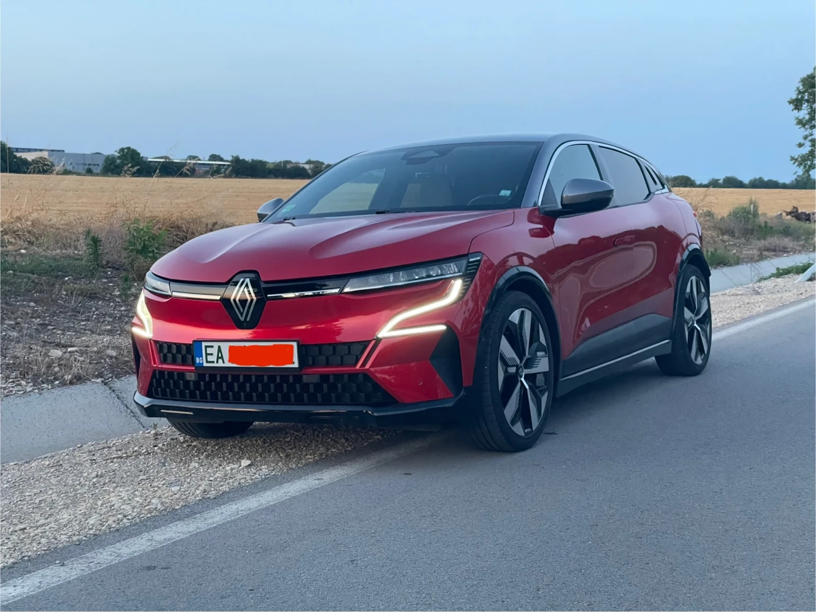 Renault Megane E-TECH/ГАРАНЦИЯ/AMBIENT/GOOGLE/HARMAN.KARDON/360