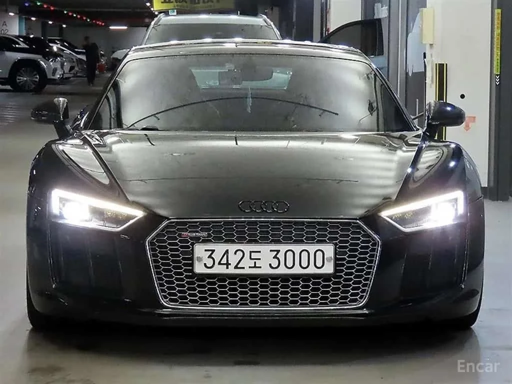 Audi R8 5.2 V10 Plus Coupe, снимка 3 - Автомобили и джипове - 55833865