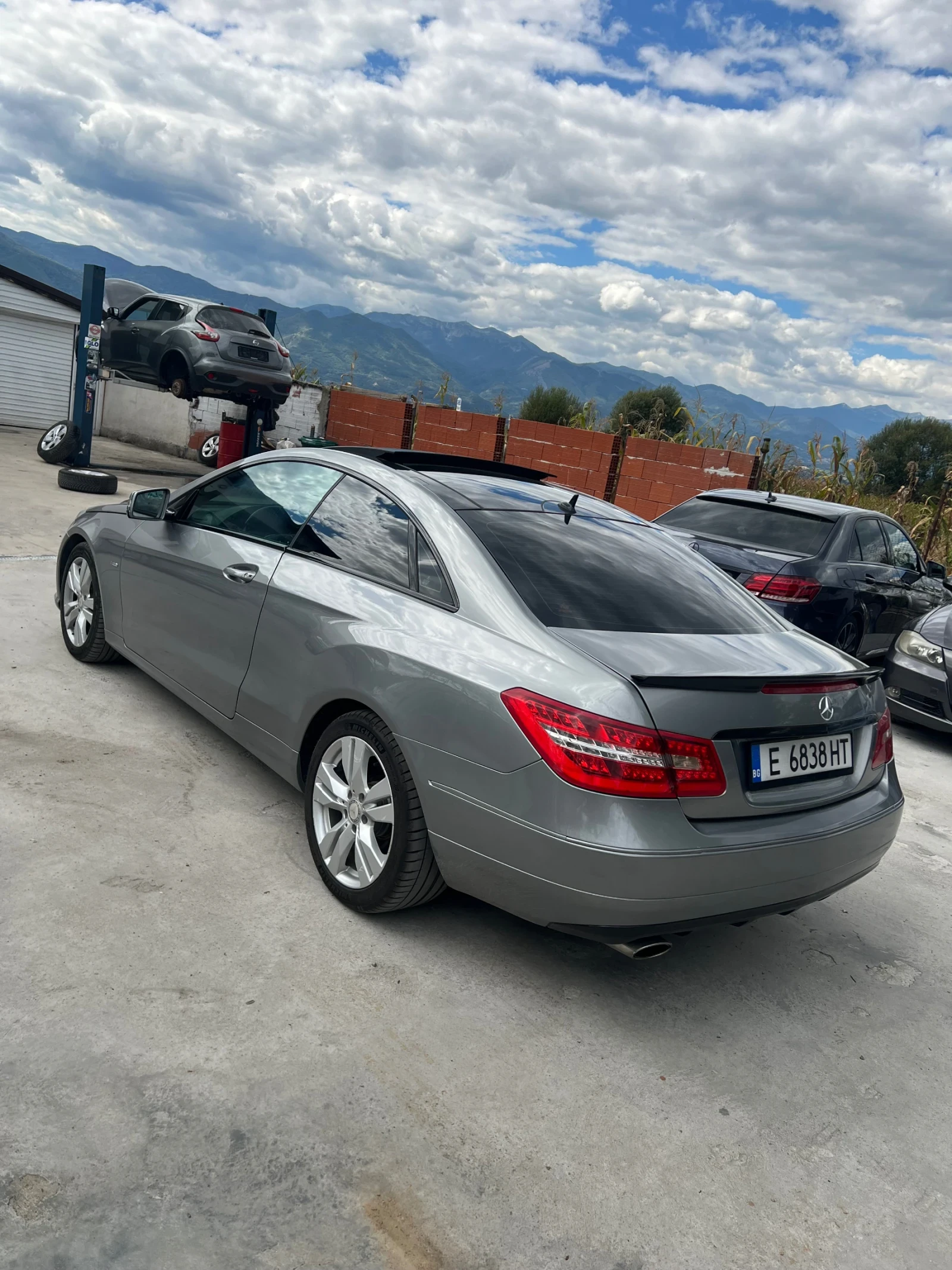 Mercedes-Benz E 220, снимка 6 - Автомобили и джипове - 56128724
