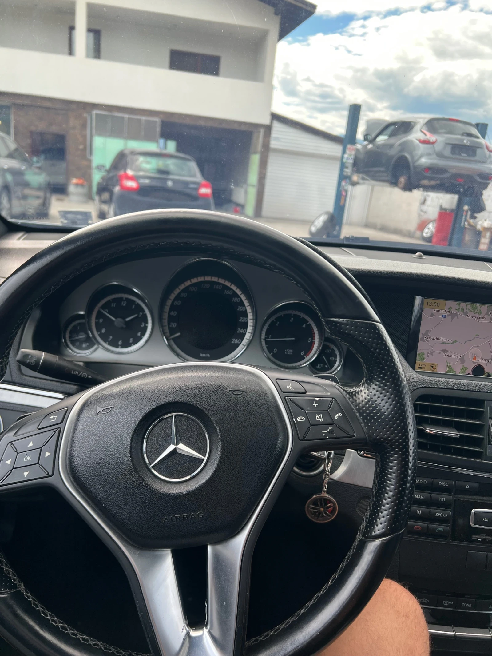 Mercedes-Benz E 220, снимка 12 - Автомобили и джипове - 56128724