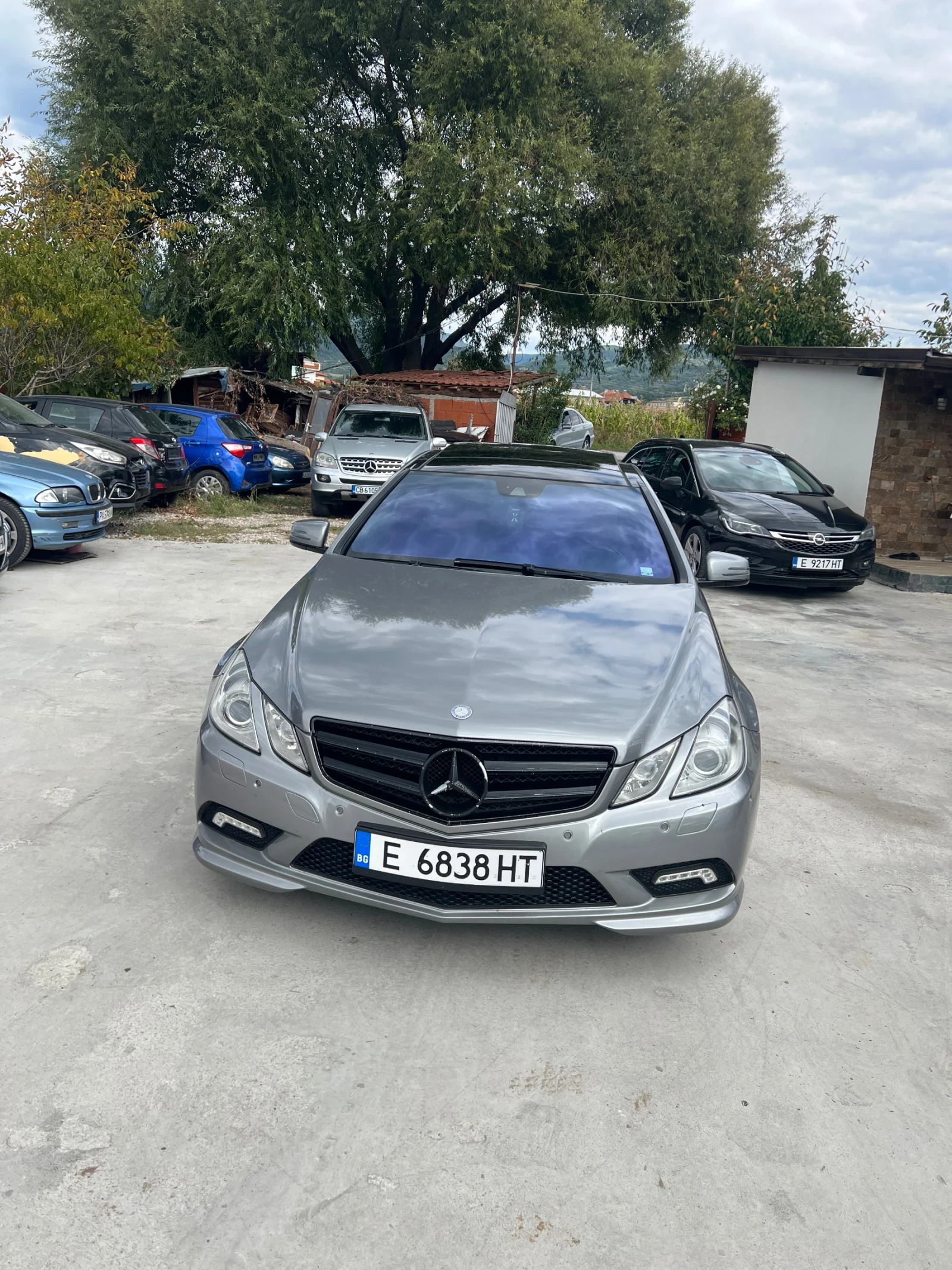 Mercedes-Benz E 220, снимка 3 - Автомобили и джипове - 56128724