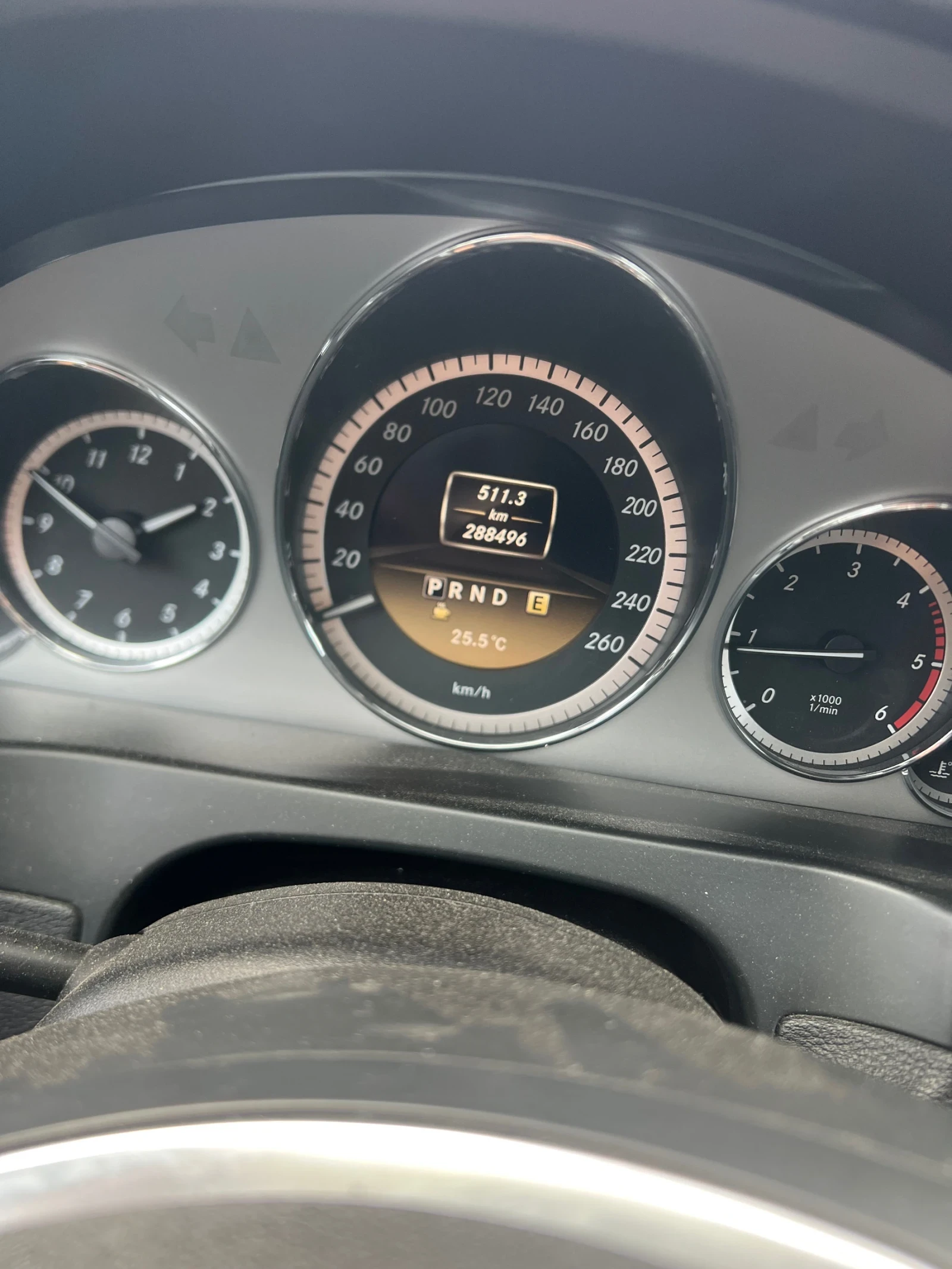 Mercedes-Benz E 220, снимка 10 - Автомобили и джипове - 56128724