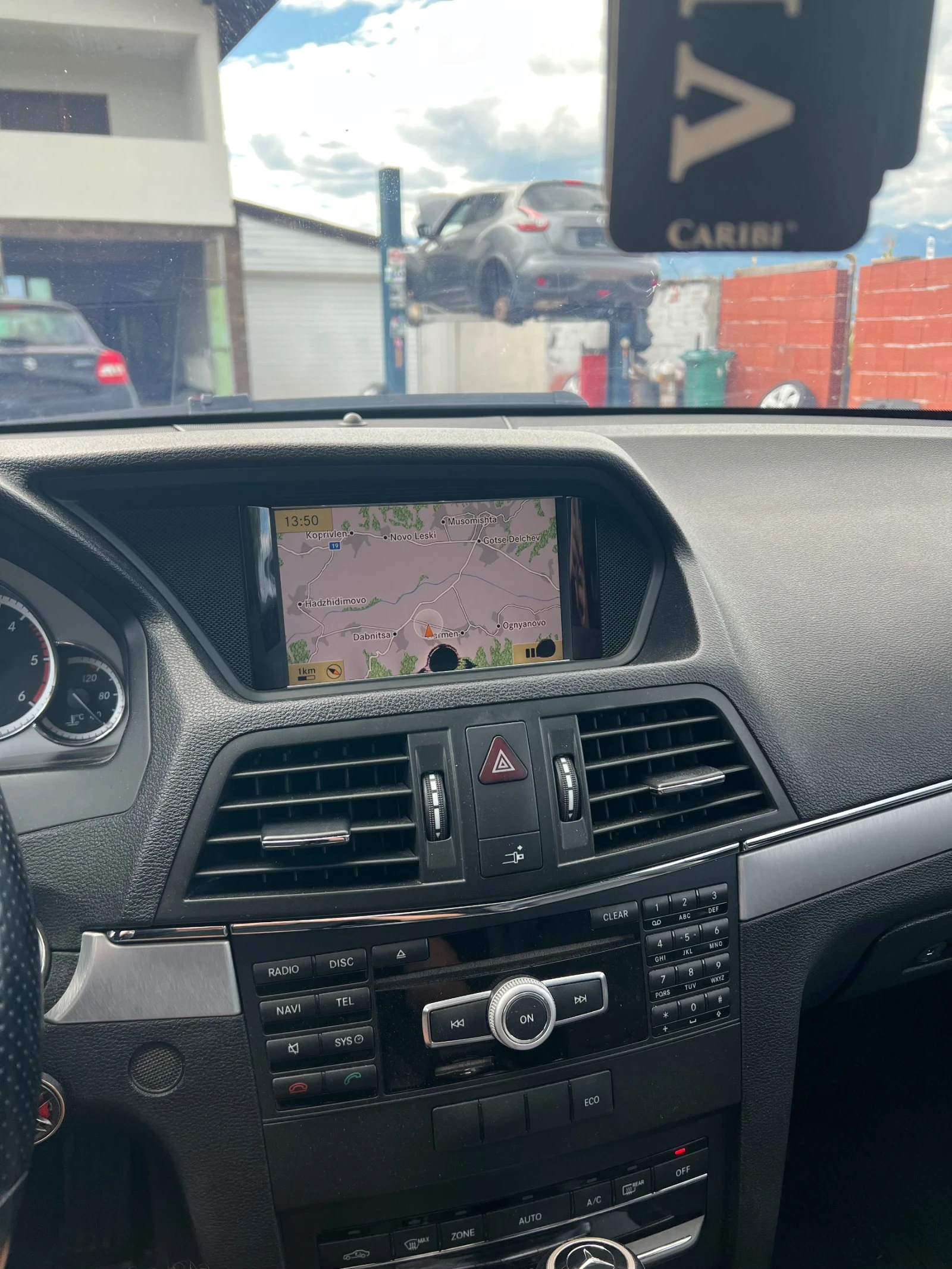 Mercedes-Benz E 220, снимка 11 - Автомобили и джипове - 56128724