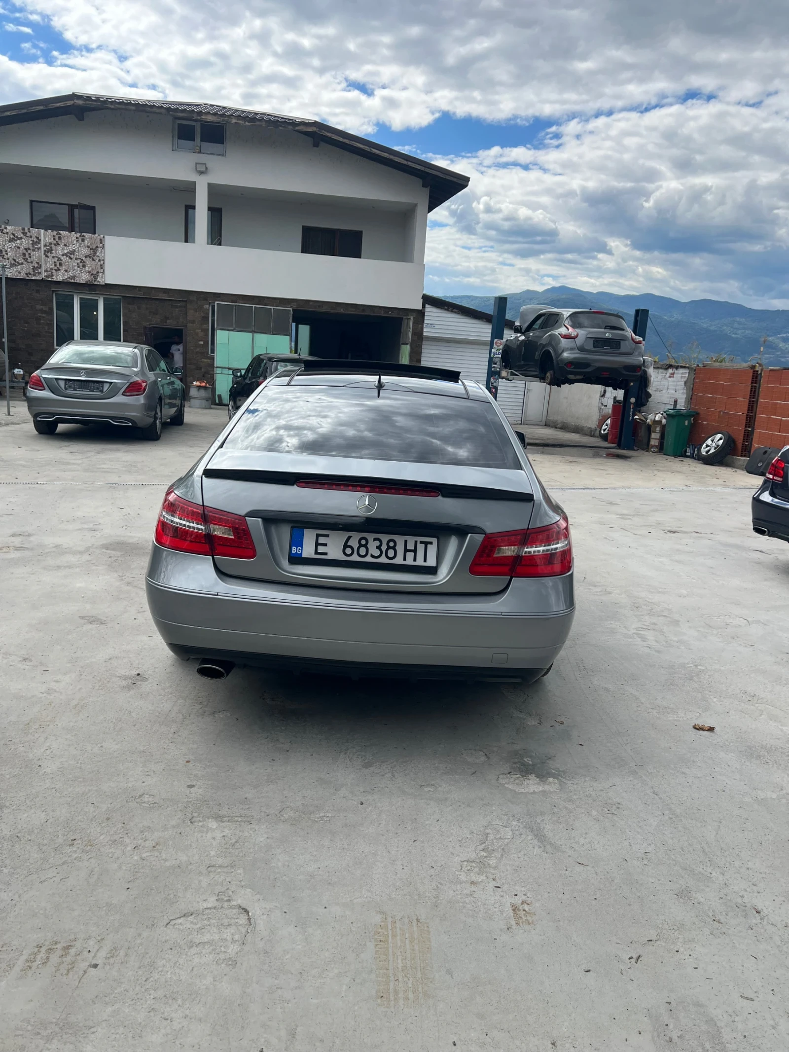 Mercedes-Benz E 220, снимка 5 - Автомобили и джипове - 56128724