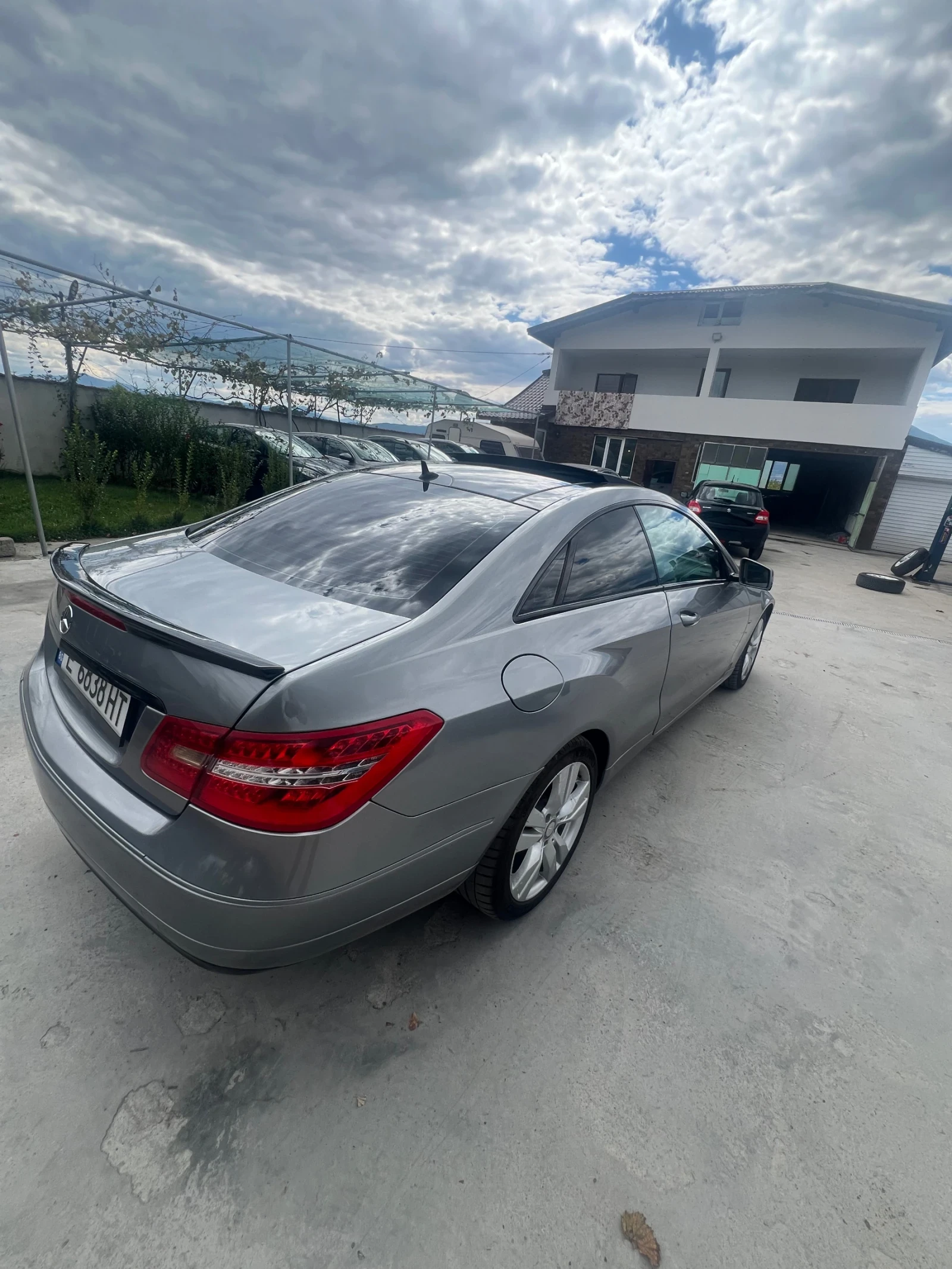 Mercedes-Benz E 220, снимка 4 - Автомобили и джипове - 56128724