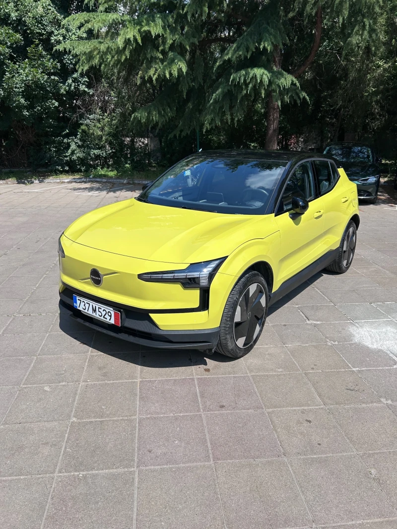 Volvo EX30 Single Motor Extended Range, снимка 2 - Автомобили и джипове - 52334371