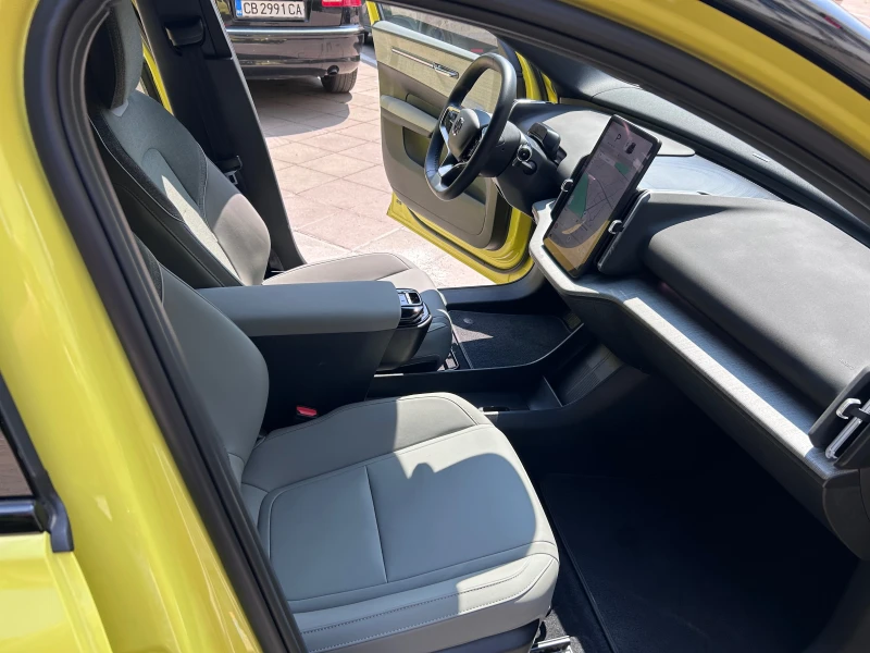 Volvo EX30 Single Motor Extended Range, снимка 10 - Автомобили и джипове - 52334371