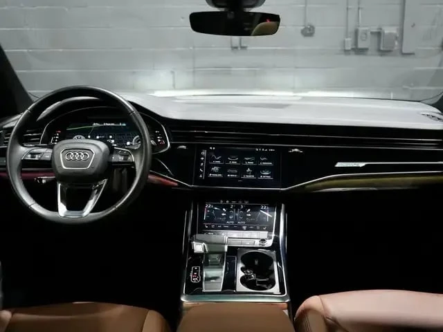 Audi Q7 * Progressiv* S LINE* PANO* 360* ОБДУХВАНЕ  - изображение 10