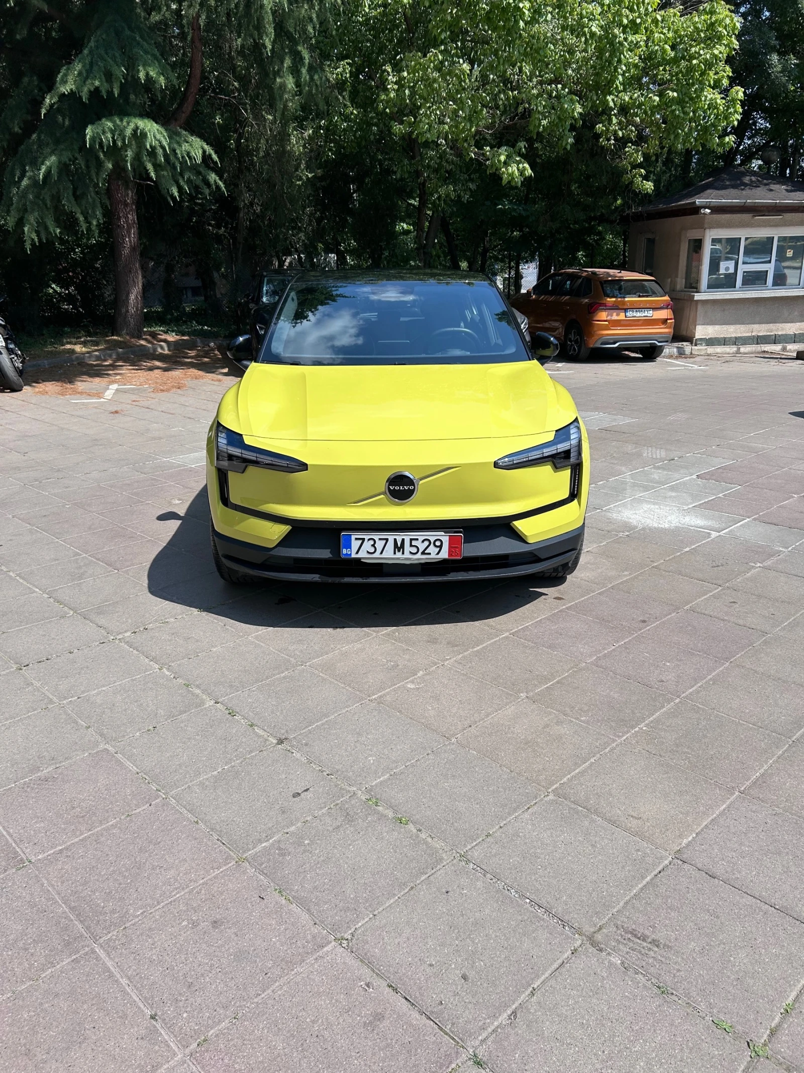 Volvo EX30 Single Motor Extended Range, снимка 1