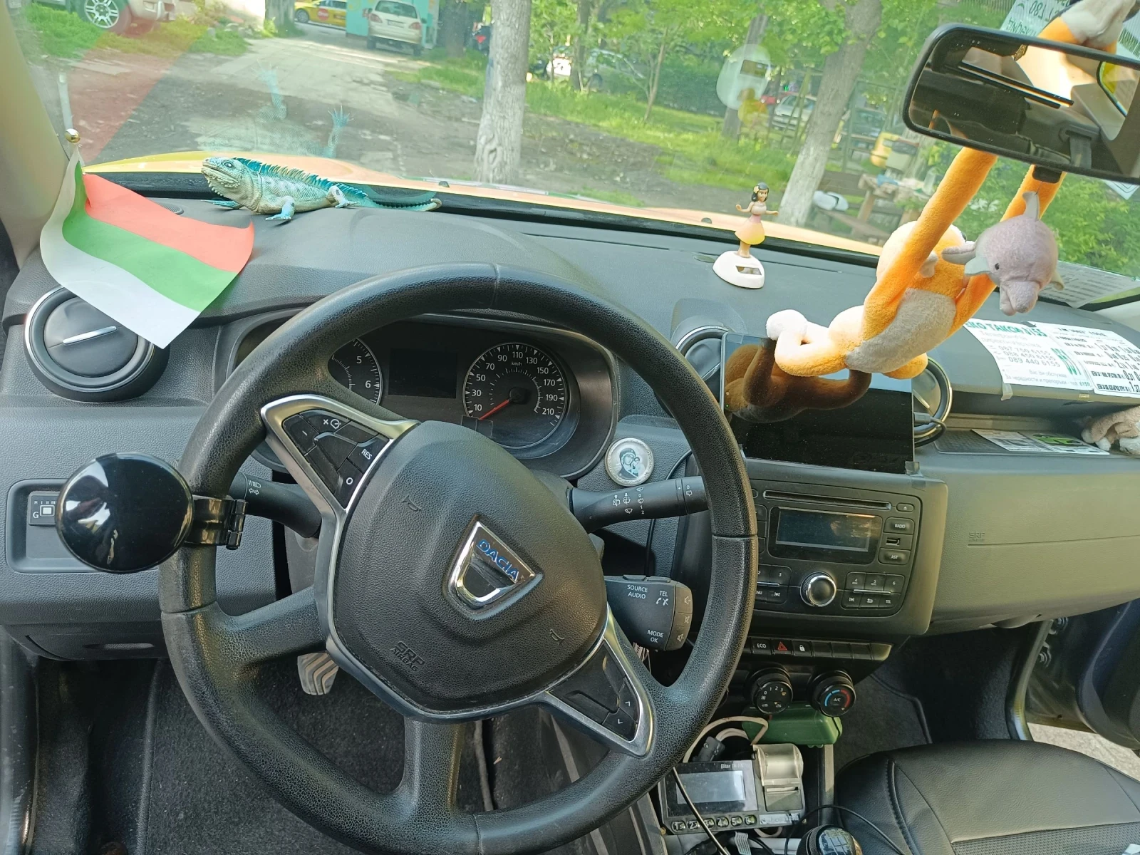 Dacia Duster 1.6, снимка 10 - Автомобили и джипове - 54416331