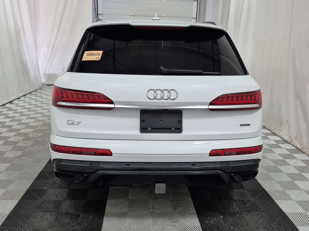 Audi Q7 * Technik* S-line* DISTRONIC* ОБДУХВАНЕ* АМБИЕНТНО, снимка 16 - Автомобили и джипове - 54440249