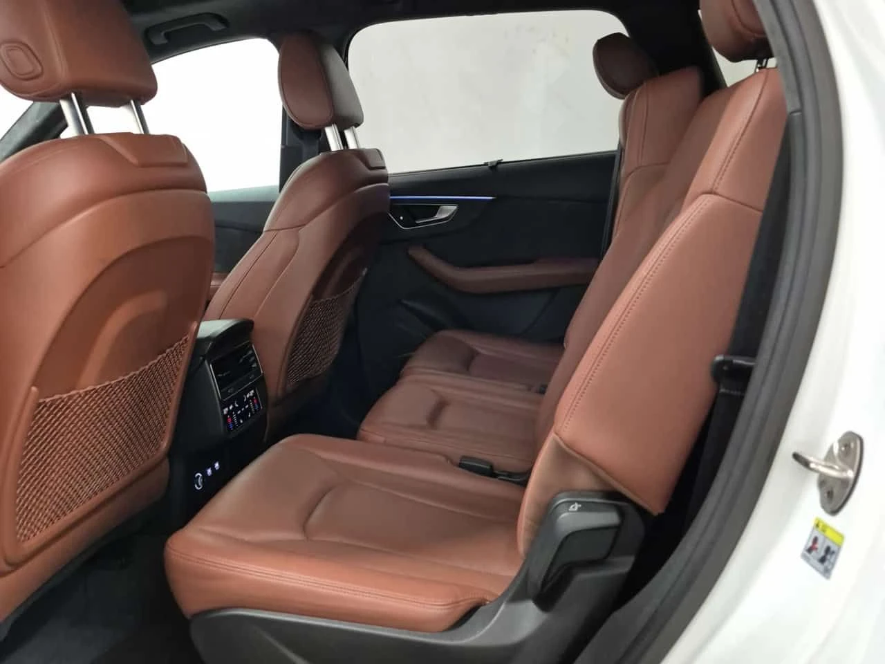 Audi Q7 * Technik* S-line* DISTRONIC* ОБДУХВАНЕ* АМБИЕНТНО, снимка 11 - Автомобили и джипове - 54440249