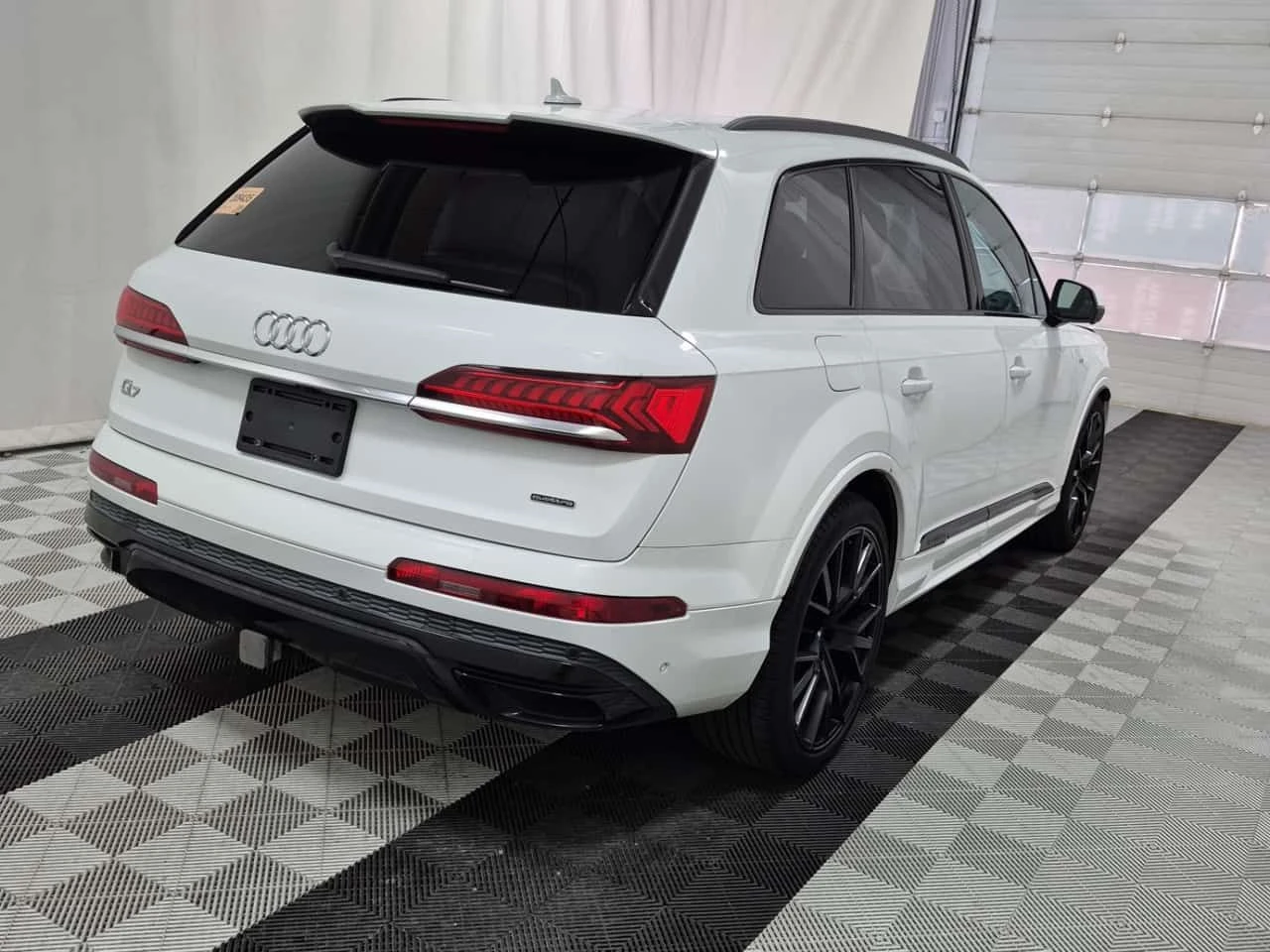 Audi Q7 * Technik* S-line* DISTRONIC* ОБДУХВАНЕ* АМБИЕНТНО, снимка 3 - Автомобили и джипове - 54440249