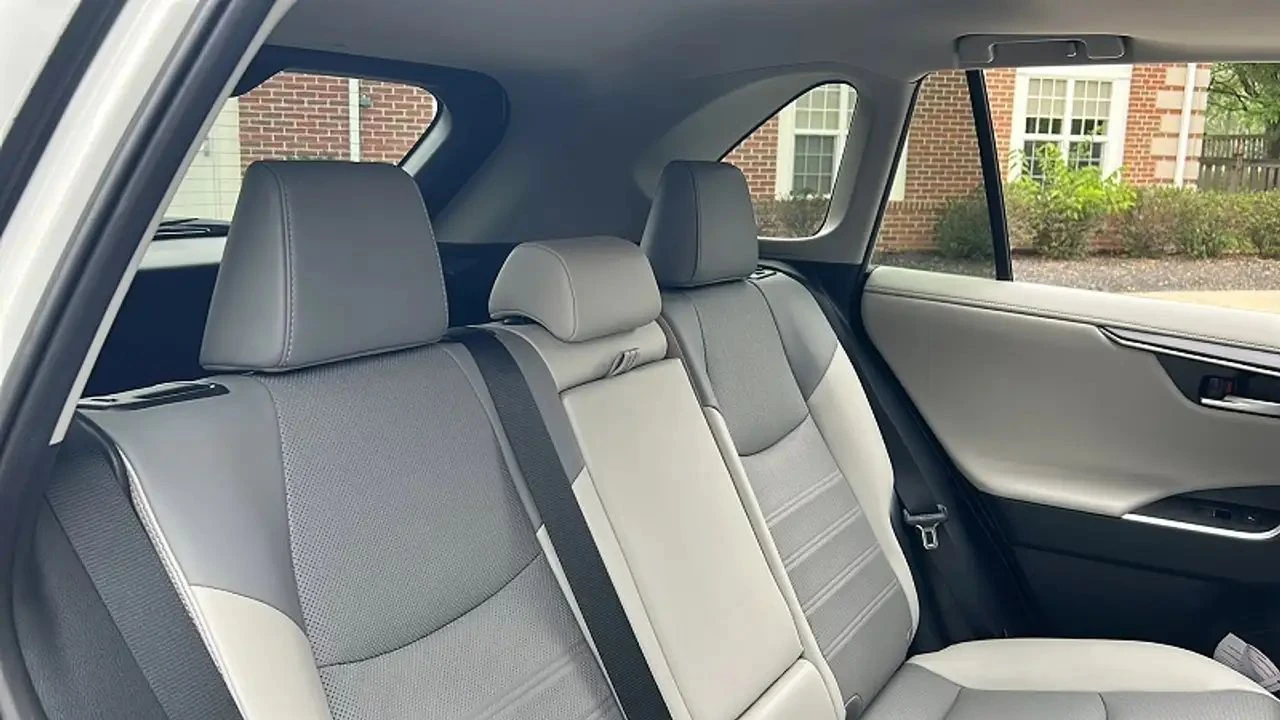 Toyota Rav4, снимка 5 - Автомобили и джипове - 54481286