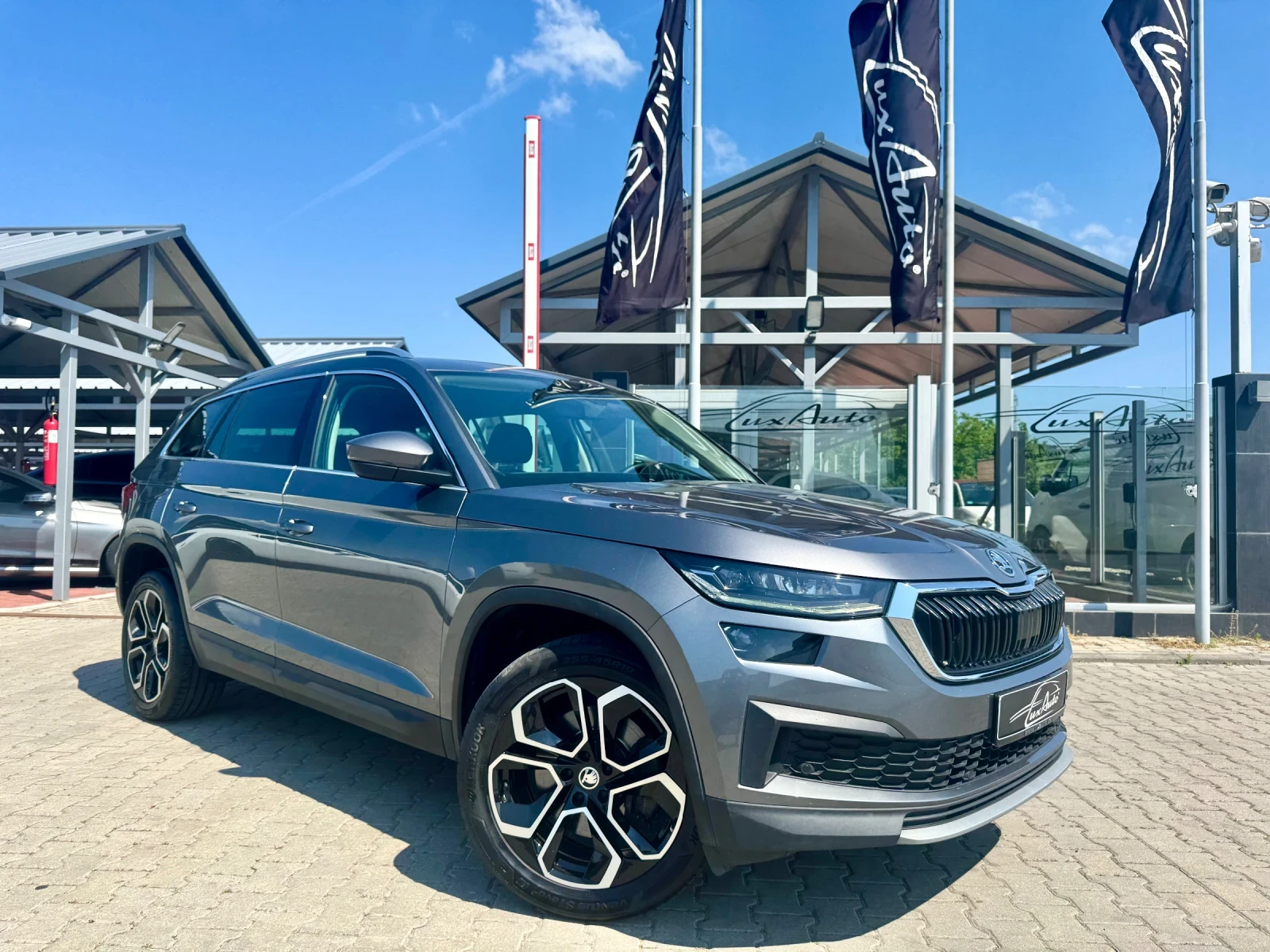 Skoda Kodiaq 2.0TDI#MATRIX#DISTR#DIGITAL#CAMERA#7МЕСТА#, снимка 2 - Автомобили и джипове - 54683516