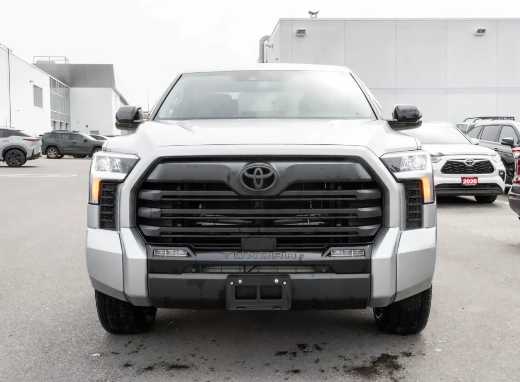Toyota Tundra LIMITED 4X4 | PANO | DISTRONIC | 14INCH DISPLAY, снимка 2 - Автомобили и джипове - 54718511