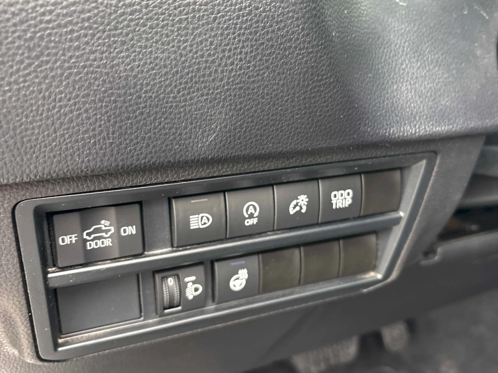 Toyota Tundra * SR5 * CARFAX * АВТОКРЕДИТ* , снимка 11 - Автомобили и джипове - 55948971