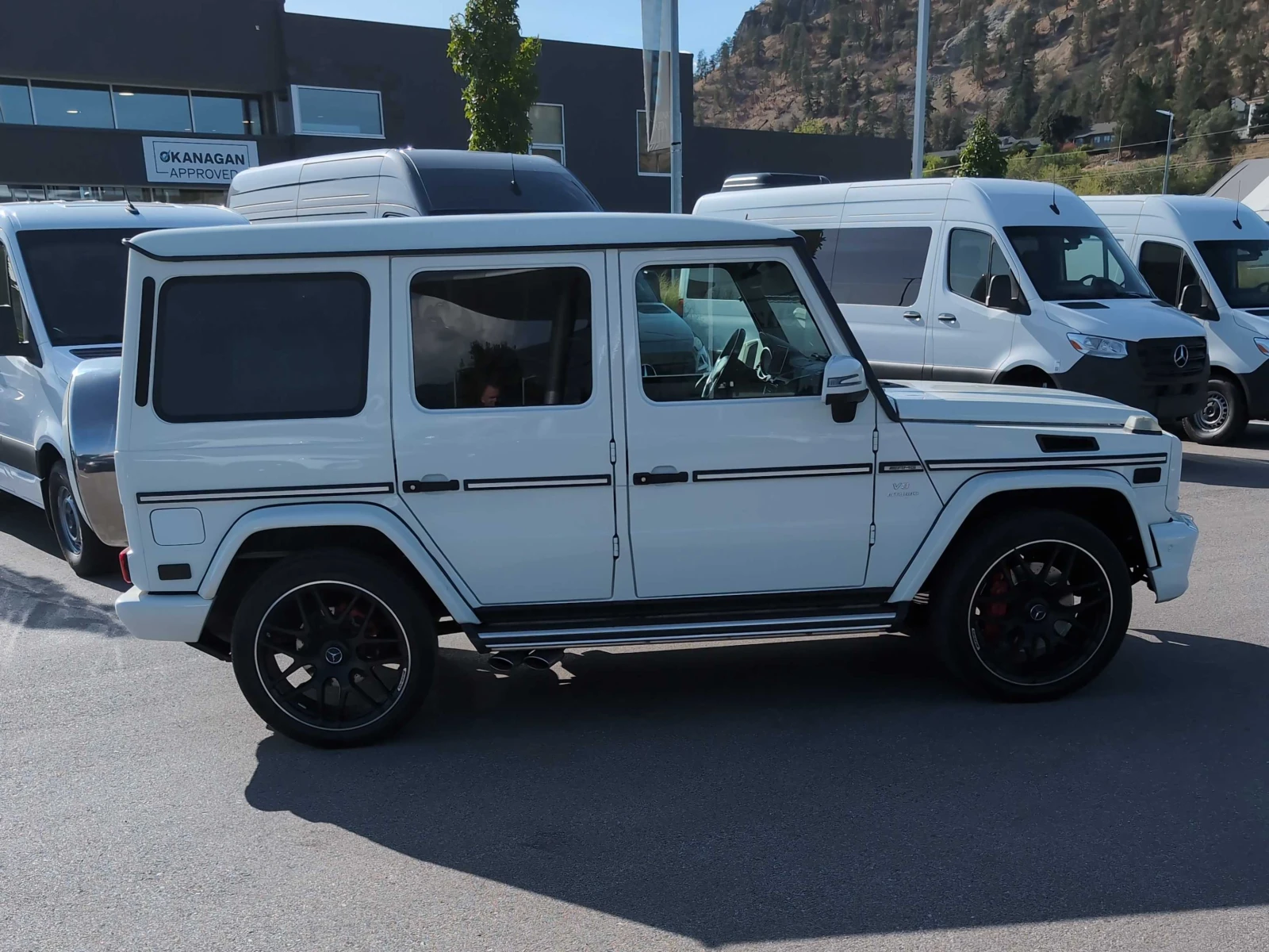 Mercedes-Benz G 63 AMG 4MATIC | ГЛАВНО ПРЕДСТАВИТЕЛСТВО НА MERCEDES, снимка 4 - Автомобили и джипове - 56039251