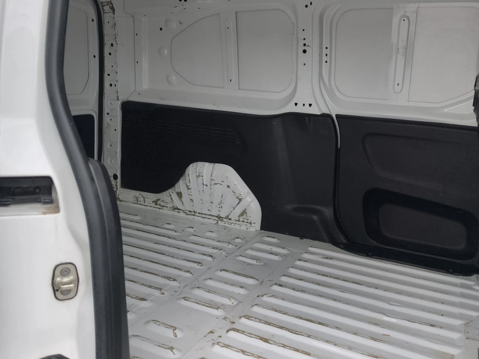 Opel Combo Combo Van L2H1 1.5 дизел MT5//2107048O, снимка 12 - Бусове и автобуси - 55402587