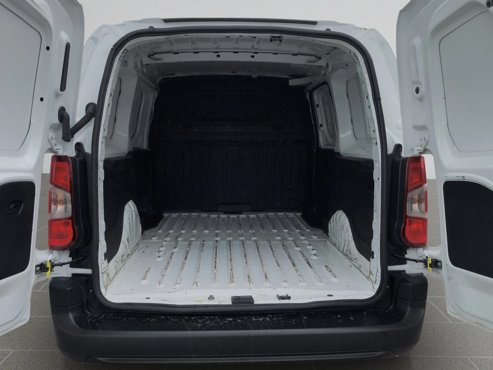 Opel Combo Combo Van L2H1 1.5 дизел MT5//2107048O, снимка 14 - Бусове и автобуси - 55402587