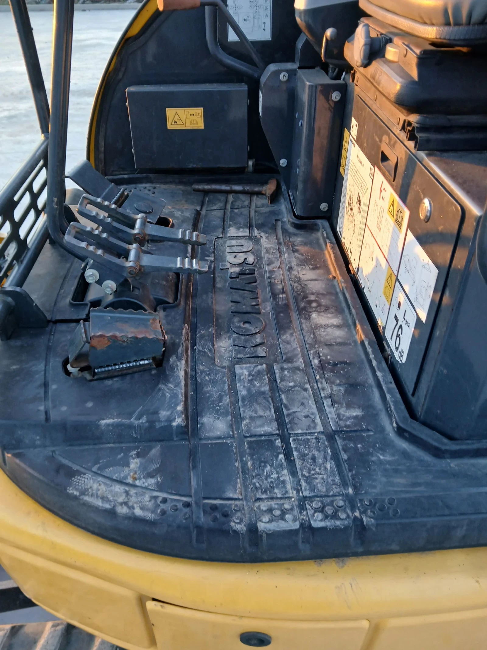 Багер Komatsu PC22MR-3 - изображение 2