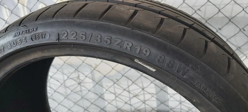 Гуми Летни 225/35R19, снимка 4 - Гуми и джанти - 33171291