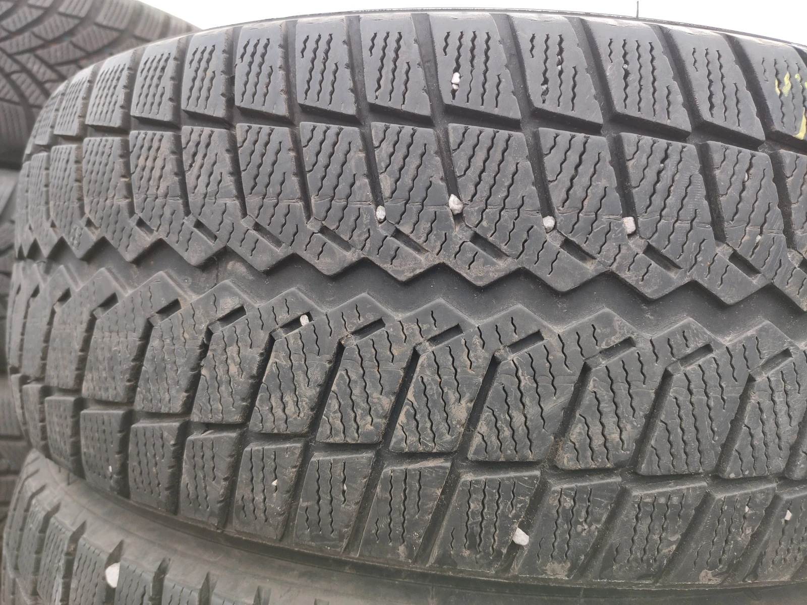 Гуми Зимни 215/60R16, снимка 3 - Гуми и джанти - 54735148