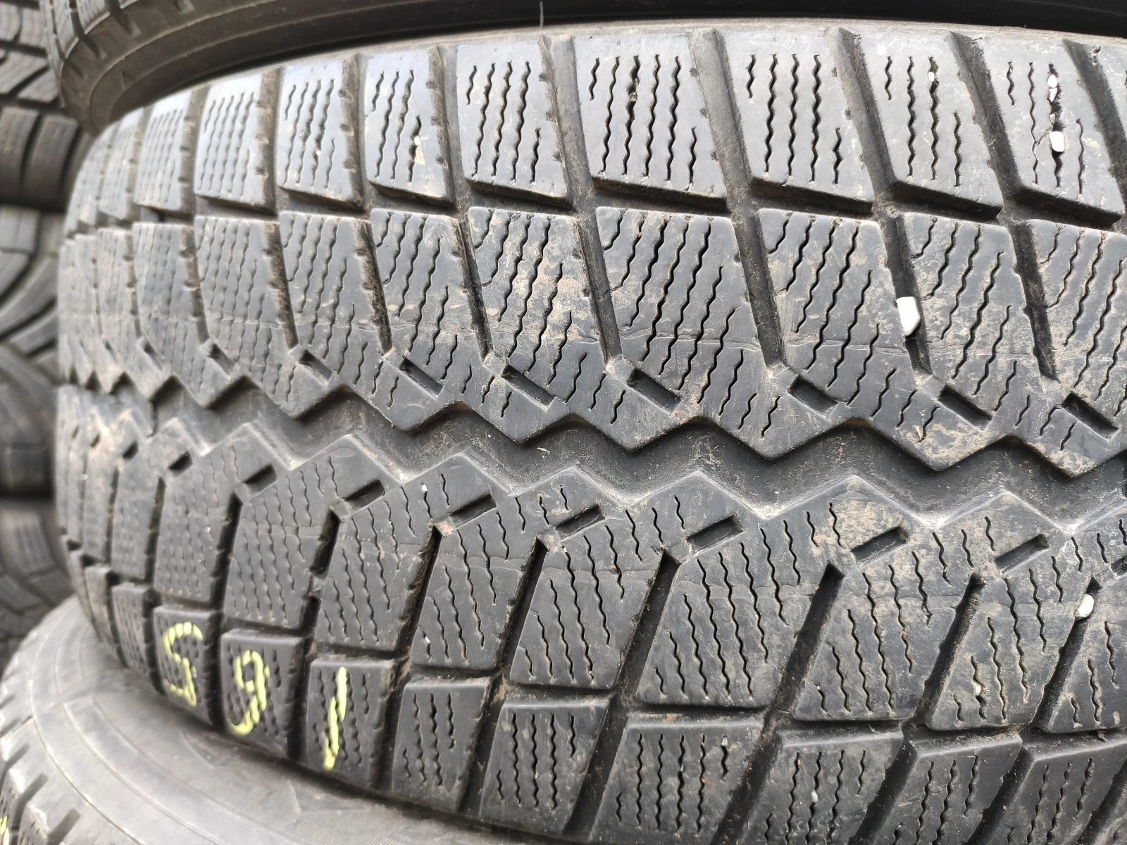 Гуми Зимни 215/60R16, снимка 5 - Гуми и джанти - 54735148