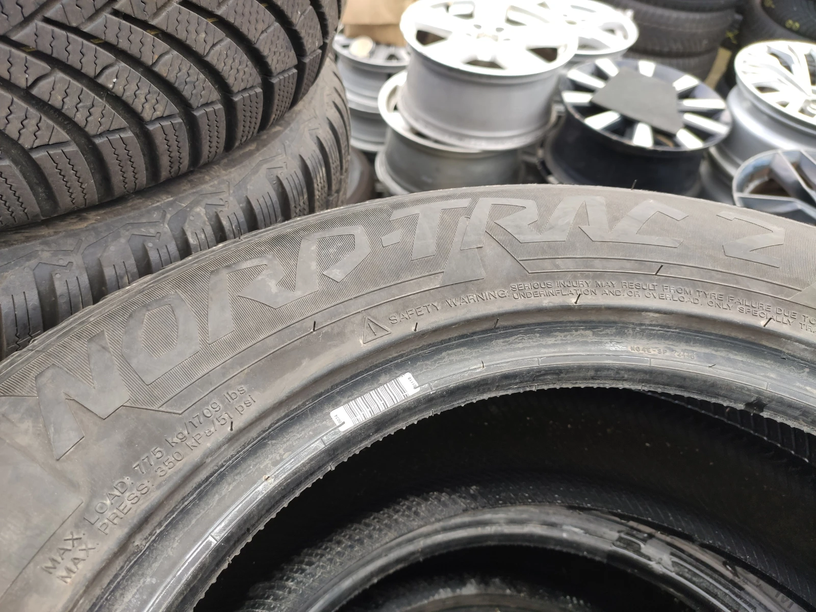 Гуми Зимни 215/60R16, снимка 9 - Гуми и джанти - 54735148