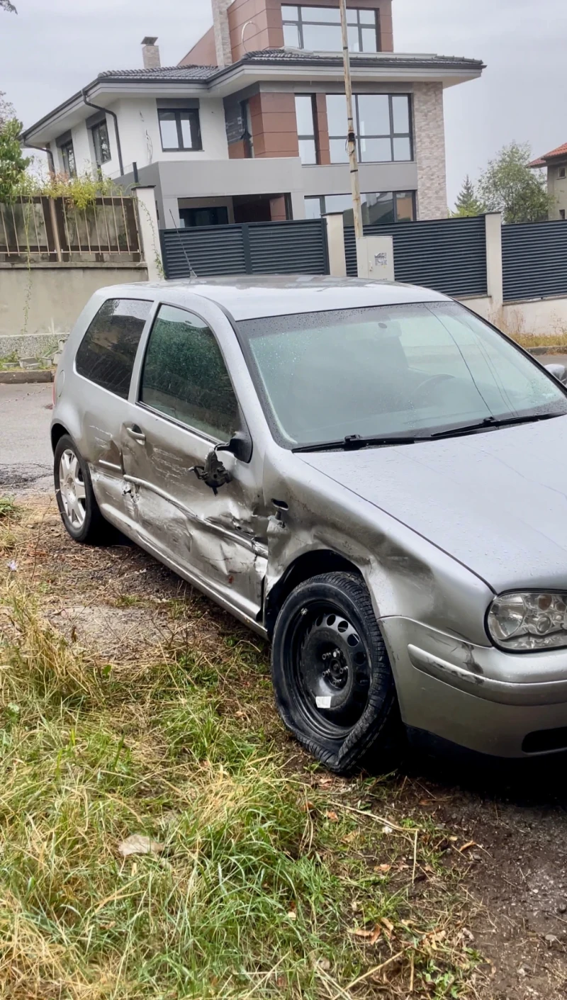 VW Golf, снимка 6 - Автомобили и джипове - 47298337