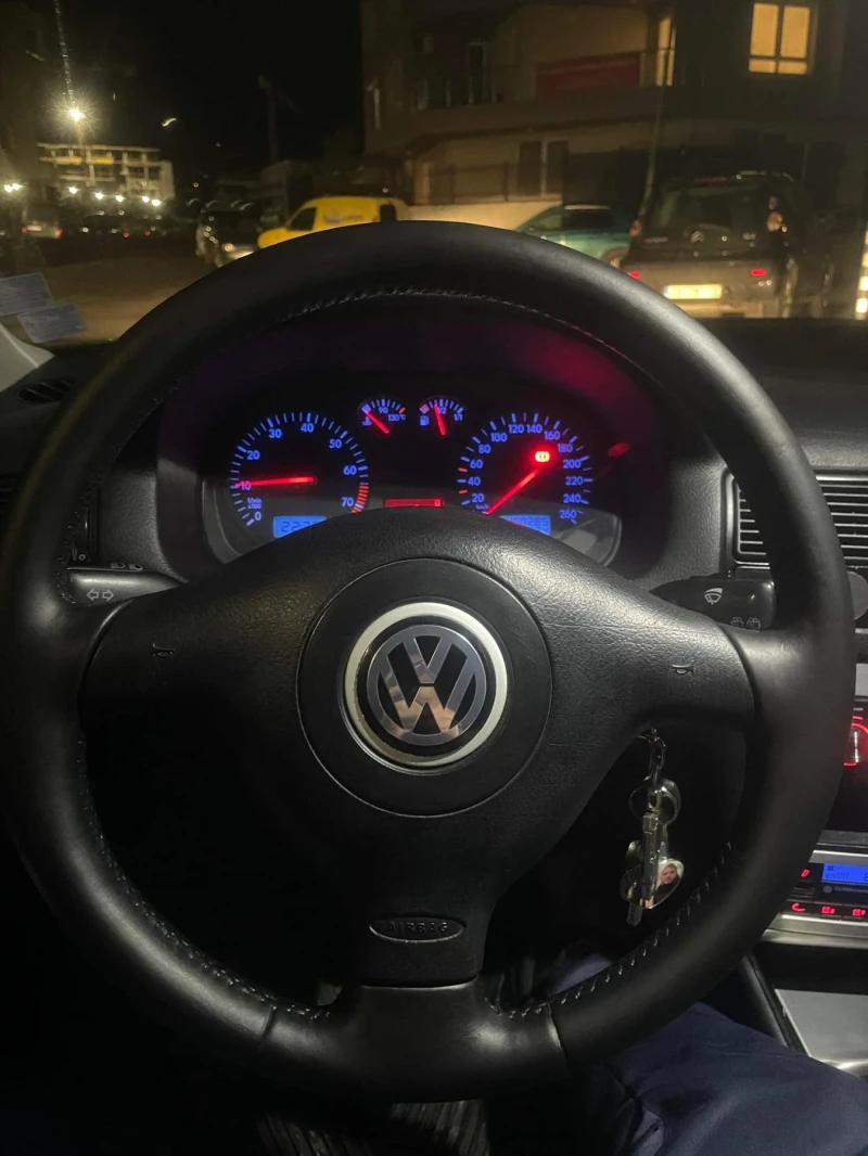 VW Golf, снимка 5 - Автомобили и джипове - 47298337